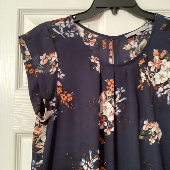 Sweet Rain Size M Silky Navy Floral Blouse - Picture 3 of 5